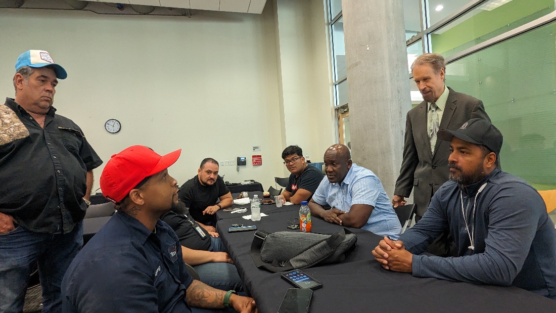 A student meets with Johnson Controls at a job fair event.